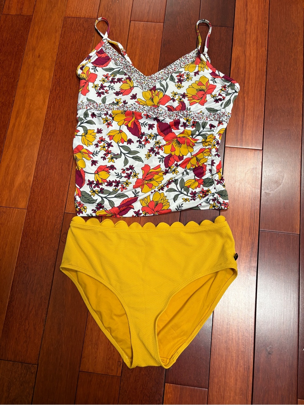 La Vie En Rose White Floral Tankini Top & Yellow High-Waist Bottoms ladies large